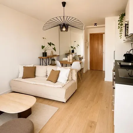 Appartement Deux Pièces Au Port De